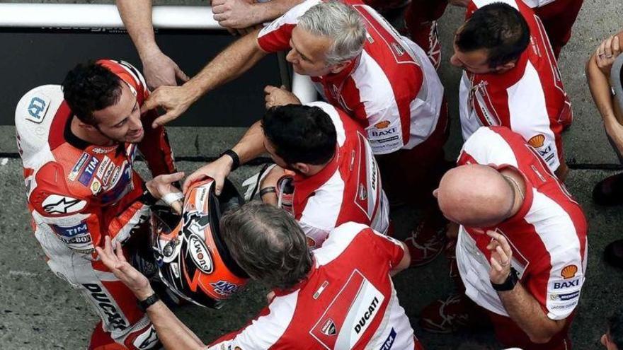 Dovizioso sorprende a sus rivales en Sepang