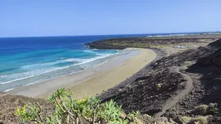 ¿No sabes donde ir este fin de semana ?Descubre la impresionante playa que se encuentra en una isla canaria