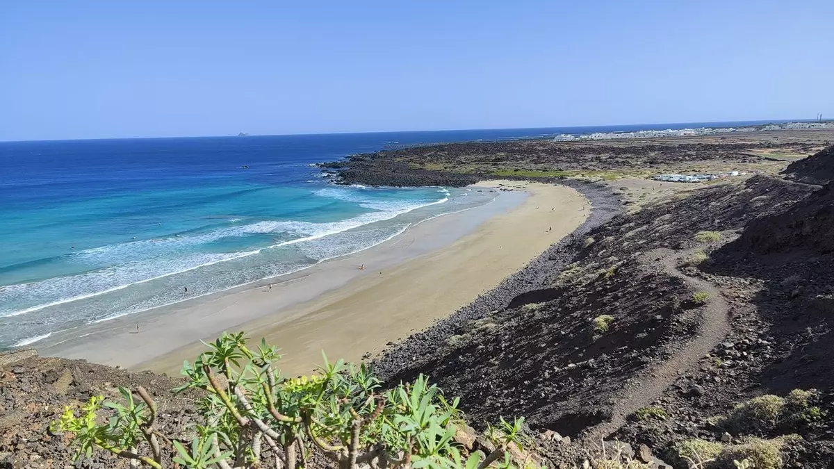 ¿No sabes donde ir este fin de semana ?Descubre la impresionante playa que se encuentra en una isla canaria