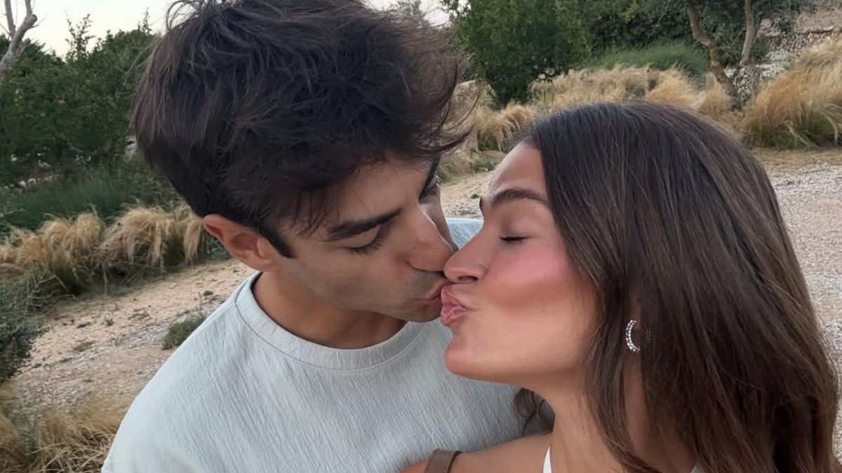 Laura Escanes y Joan Verdú: su primer verano juntos es puro amor, mar y conexión total