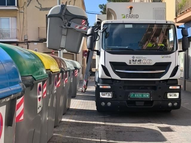 Un camión de limpieza viaria de Vilanova i la Geltrú