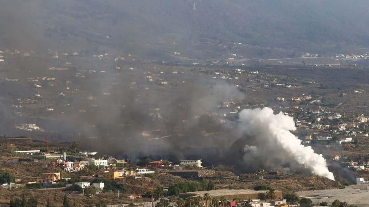 Erupción en La Palma: La lava atraviesa Todoque y se aproxima al mar.