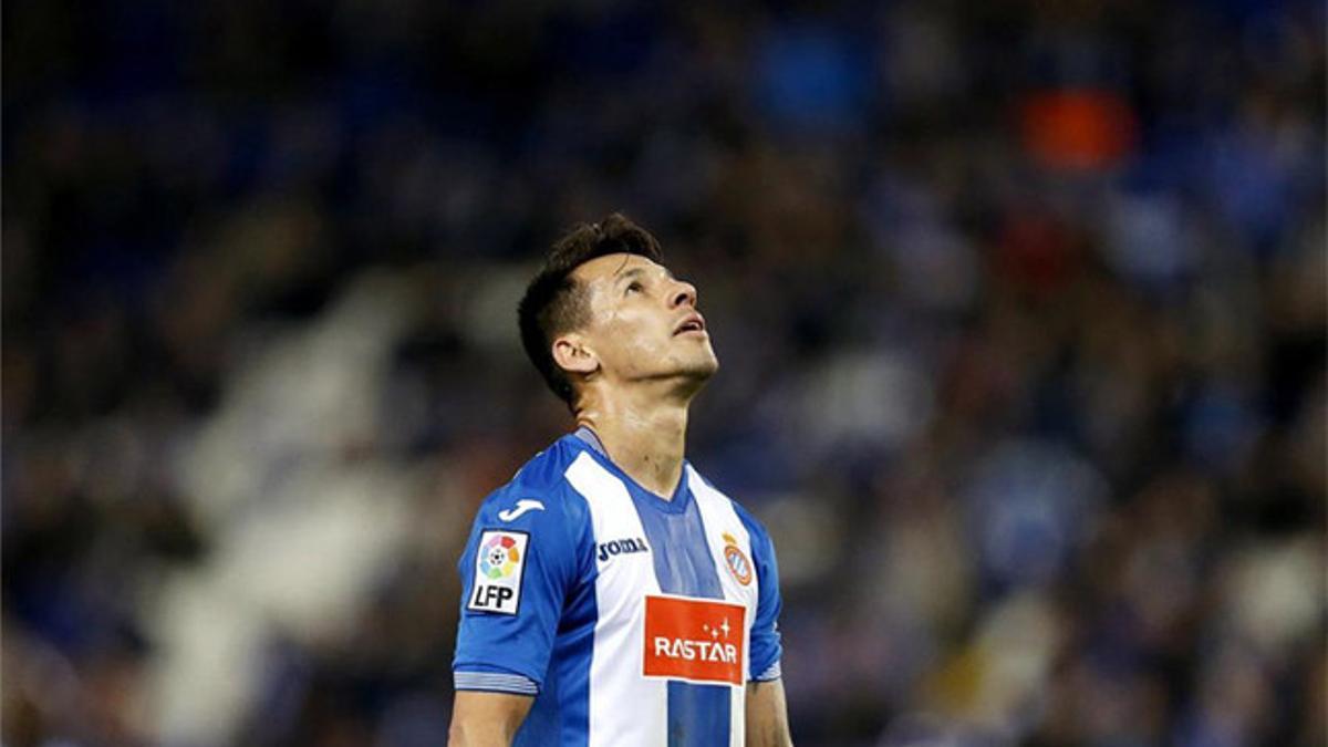 El delantero paraguayo del Espanyol Hernán Pérez se lamenta de una ocasión perdida frente a la Real Sociedad