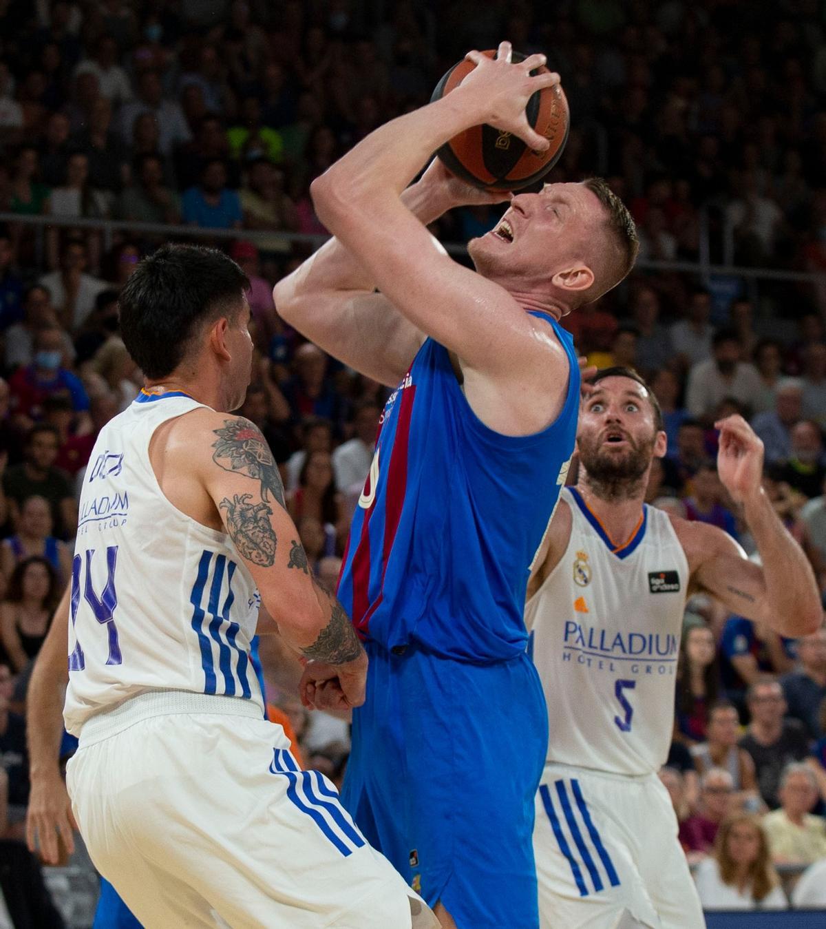 ¡Locura total en el Palau! Así fue el sufrido triunfo del Barça para igualar la final ¡Locura total en el Palau! Así fue el sufrido triunfo del Barça para igualar la final