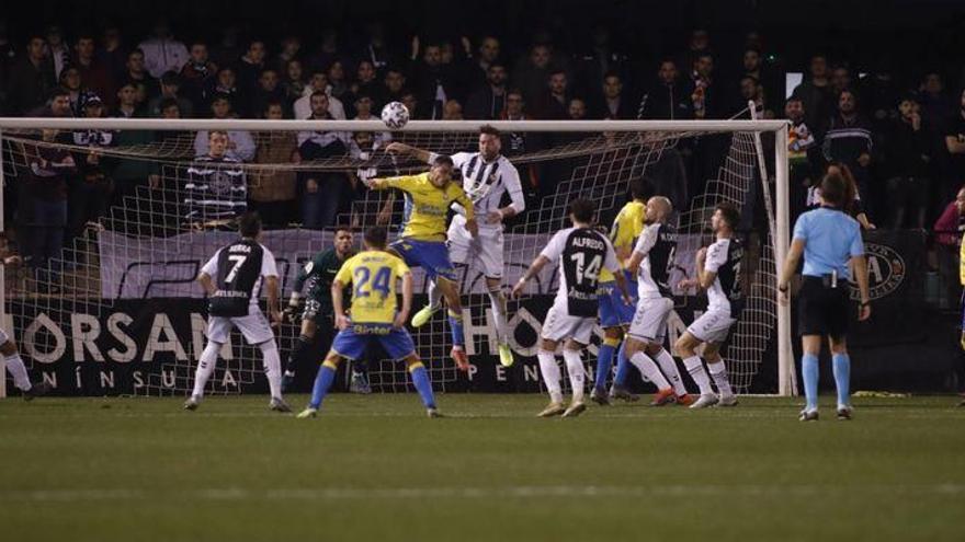 Las Palmas acaba con el sueño copero del Castellón (0-2)