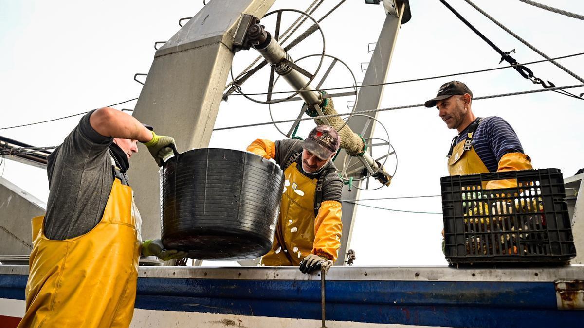 El precio récord del gasóleo asfixia a los pescadores de Castellón: «Las cuentas no salen»