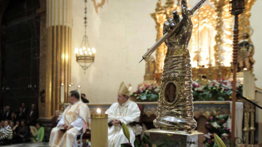 En la parroquia de Callosa de Segura se exhibe un fragmento del brazo de San Roque, enviado por Benedicto XVI el pasado año.