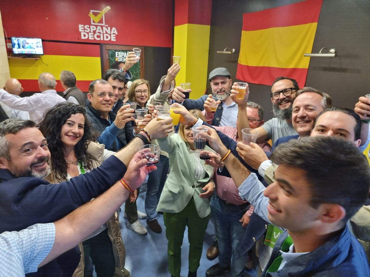 Celebración en la sede Vox en Elche.