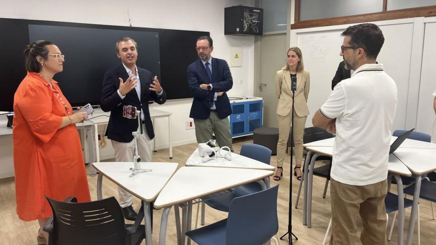Antoni Vera visita el CIFP Borja Moll con motivo del inicio del curso de FP