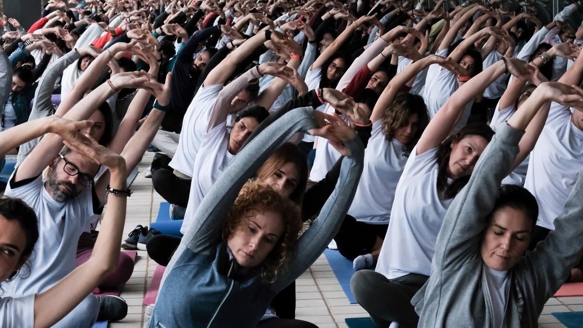 Trabajadores de OPPLUS celebraron los 15 años de la empresa con una sesión de yoga