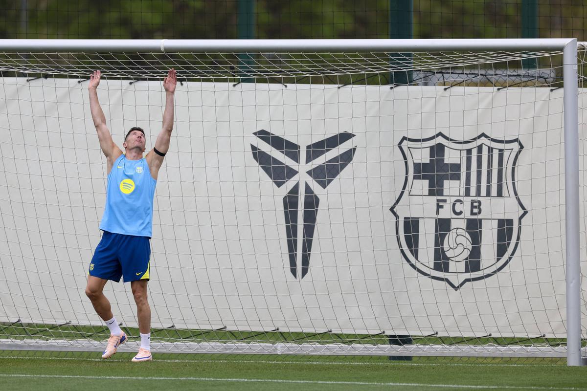 Robert Lewandowski, en el inicio de la última sesión.