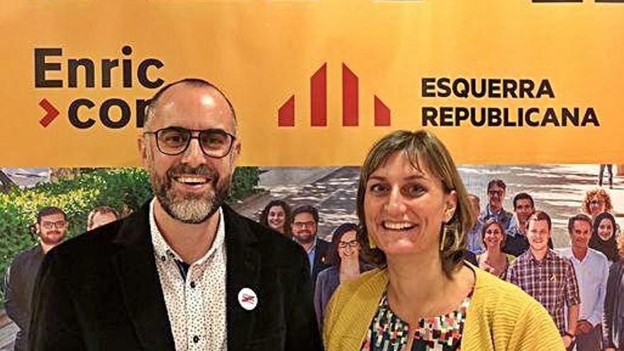 Àngel Ruiz i Alba Vergés en l&#039;assemblea del relleu a Igualada