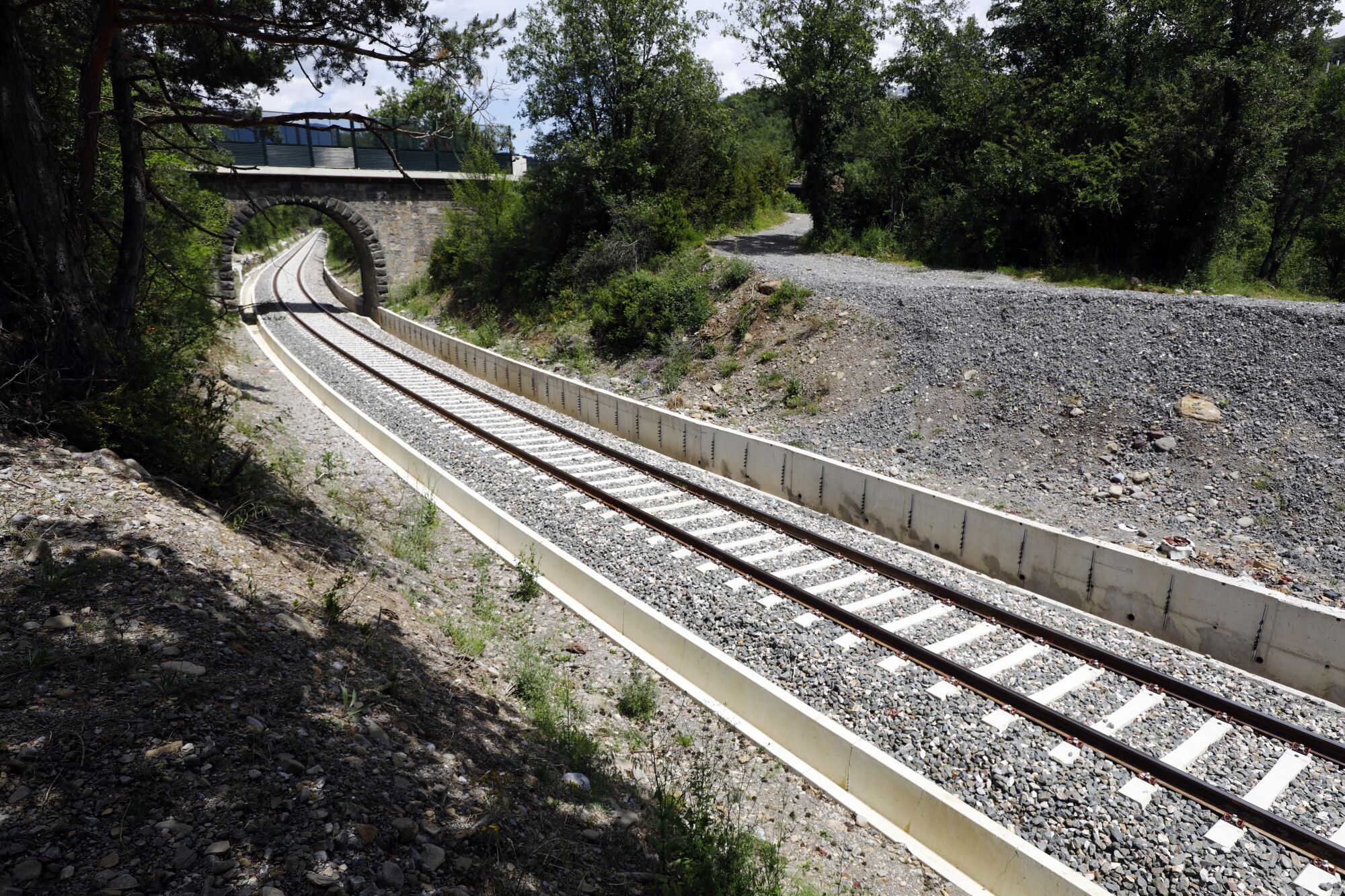 Últimos remates en las obras de la línea del Canfranero antes de su ansiada reapertura. 