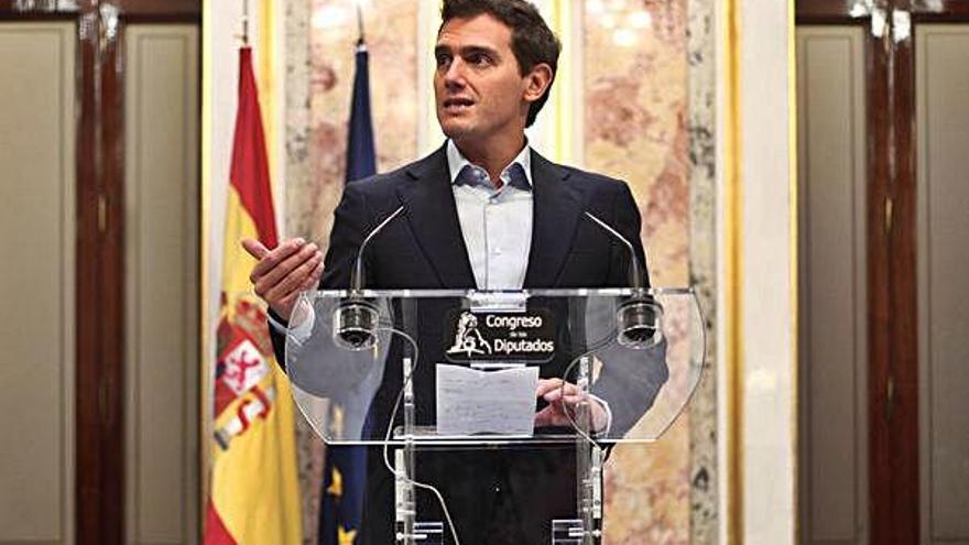 Rivera promet que si suma majoria amb el PP, formarà govern en un mes