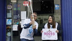 El número 90.693, agraciado con el tercer premio del sorteo de la Lotería de Navidad, ha sido vendido en la localidad vizcaína de Igorre