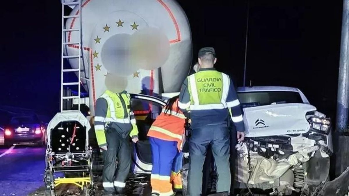 Un turismo que chocó con un camión tras circular 30 kilómetros en sentido contrario en la A-8