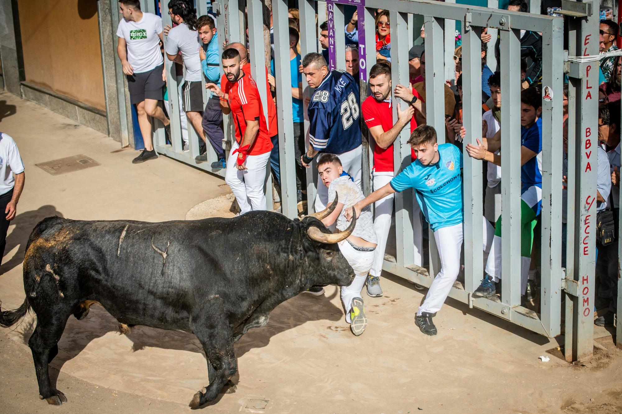 Las mejores imágenes del primer encierro de la Fira d'Onda