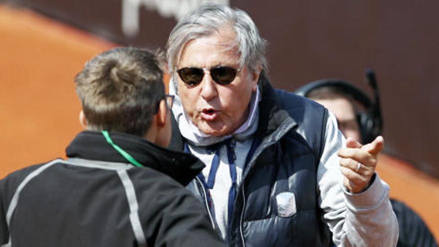 Ilie Nastase, durante la polémica eliminatoria de la Copa Federación.