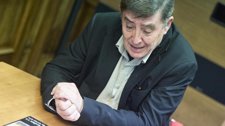 Luis García Montero, escritor: "Envejecer es una putada si uno se convierte en un cascarrabias"