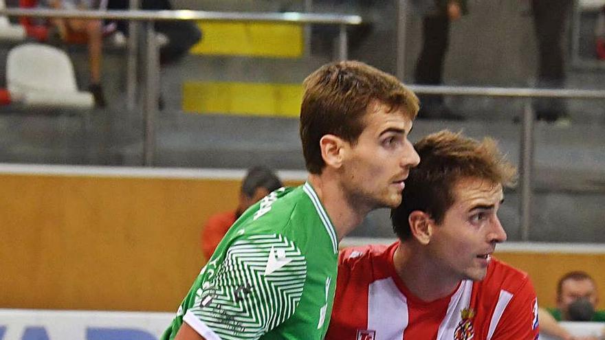 Marc Grau, junto a su hermano Álex, en el Liceo-Girona. |  // VÍCTOR ECHAVE