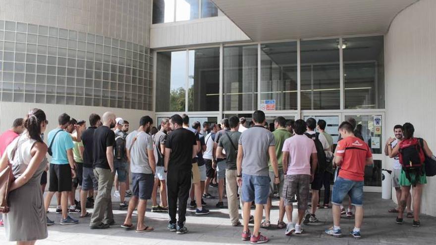 Más de 15 aspirantes por plaza optan a la oposición de bombero