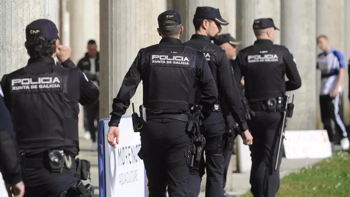 Agentes de la Unidad de Policía Adscrita de Galicia