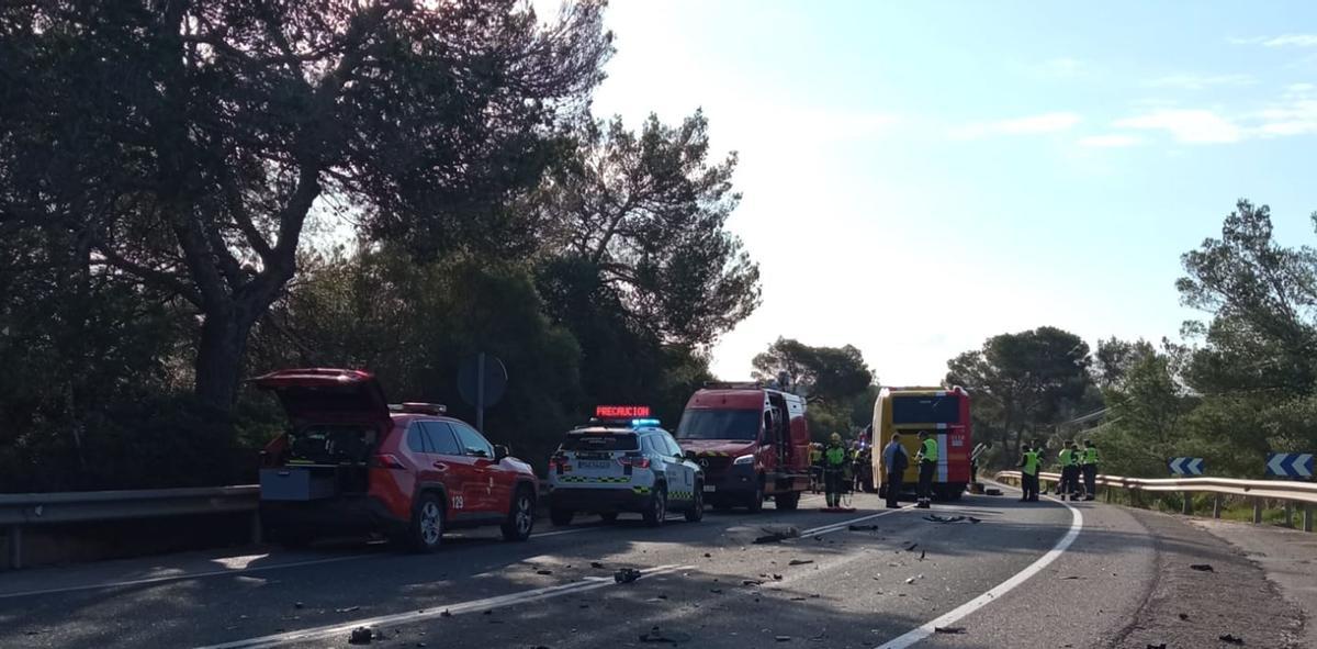 El accidente ha obligado a cortar completamente la carretera que une Felanitx con Portocolom