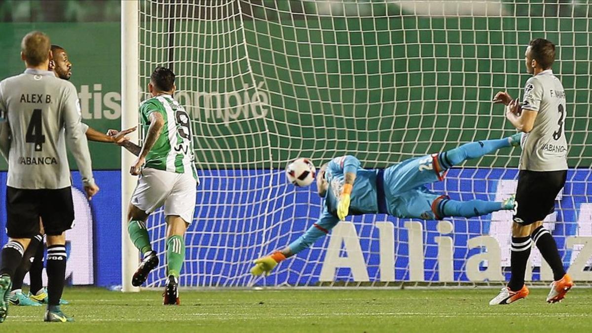 Así marcó Sanabria su primer gol con la camiseta del Betis