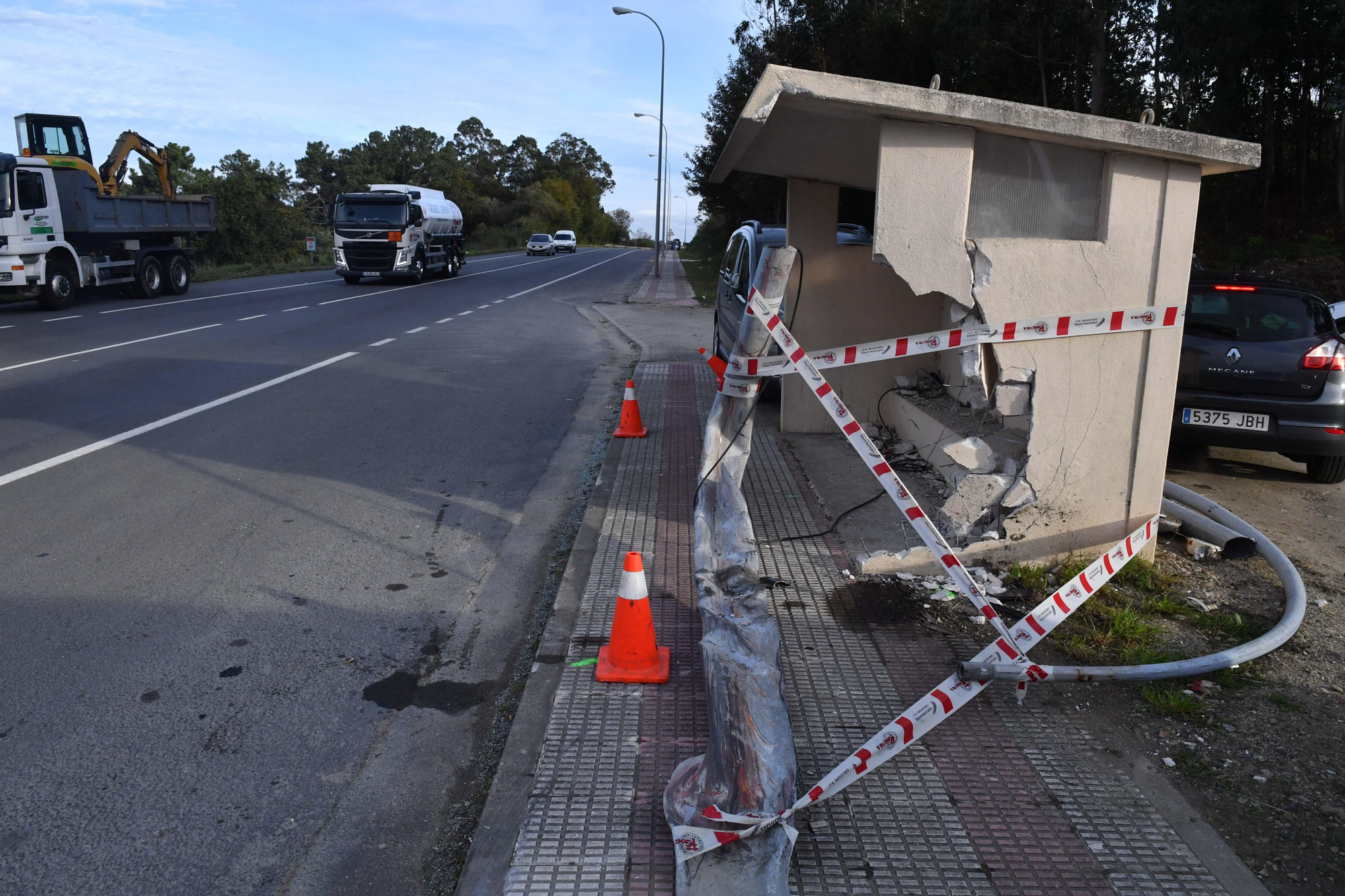 Un joven de 22 años muere y otro resulta herido en un accidente de tráfico en Arteixo