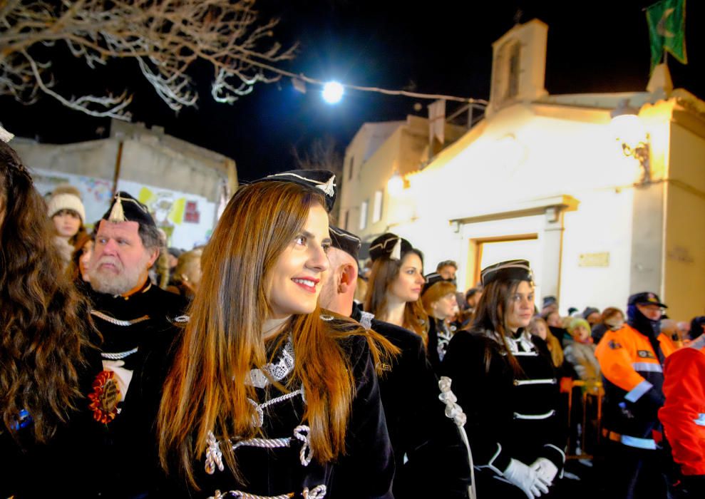 Elda arropa a San Antón pese al frío