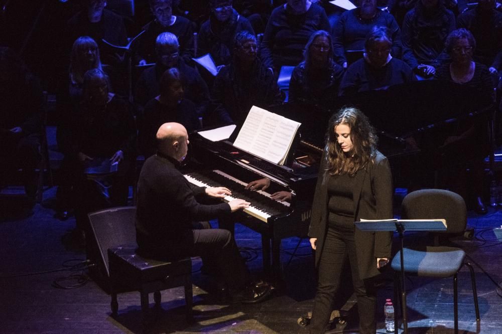 Canta Gran porta a escena 300 cantaires de corals de gent gran