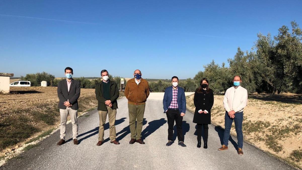 La Diputación de Córdoba mejora el camino de Los Toriles que discurre entre Santaella y Montalbán