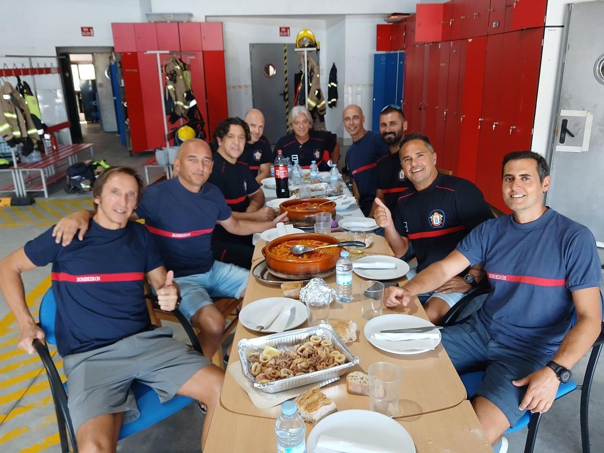 Comida de celebración de los Bombeiros do Morrazo por el 20 aniversario de la apertura del parque.
