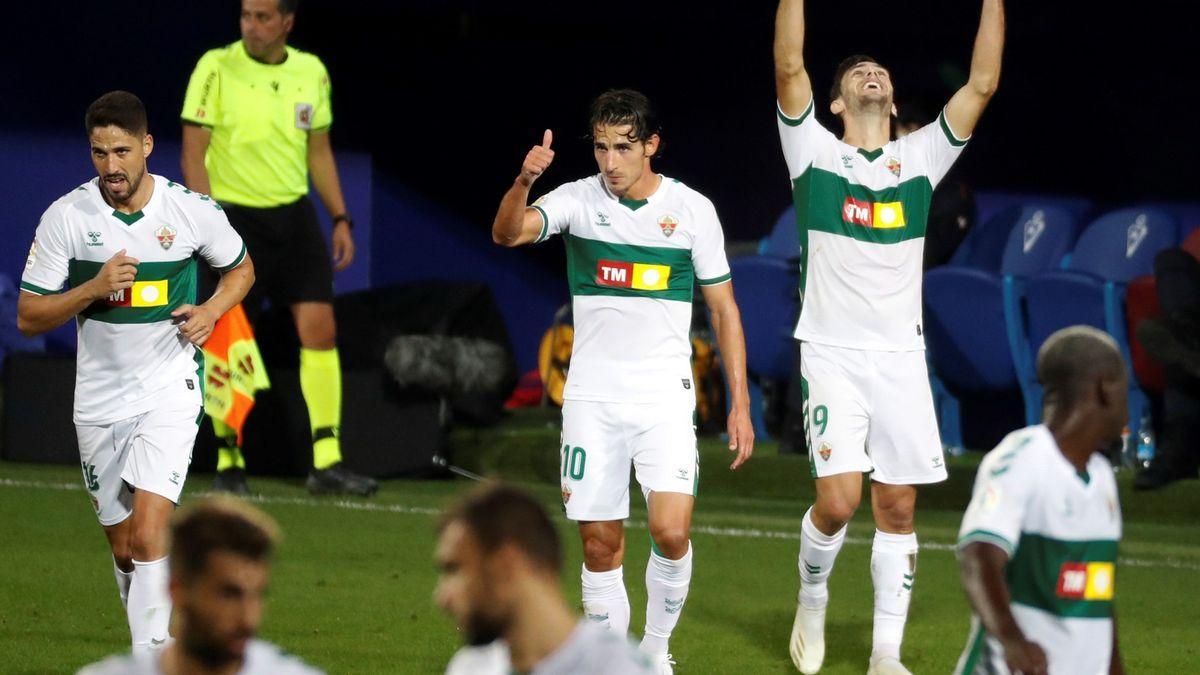 Los jugadores del Elche celebran el gol de la victoria del pasado miércoles frente al Eibar en Ipurua.