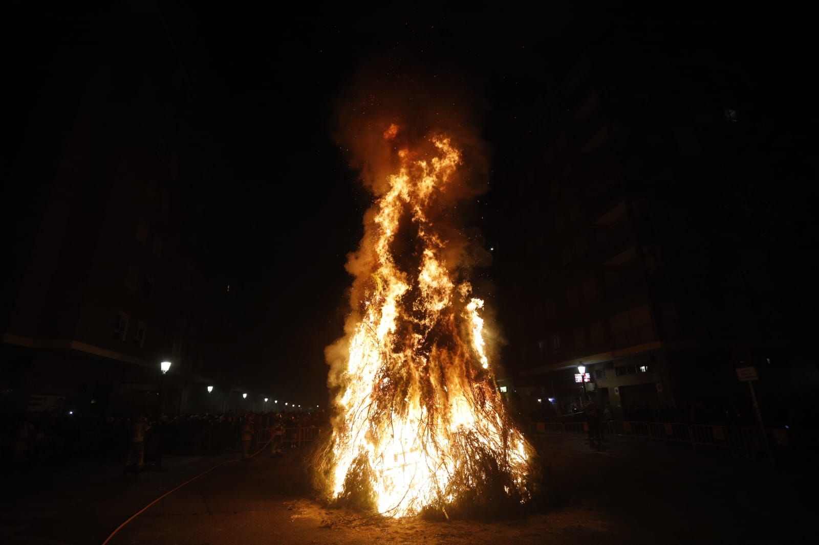 Arde la hoguera de Sant Antoni