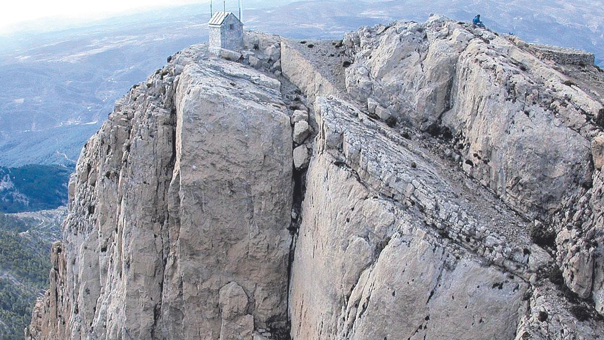 La montaña del Penyagolosa, que representa a la asociación integrada por seis municipios, es un icono turístico.