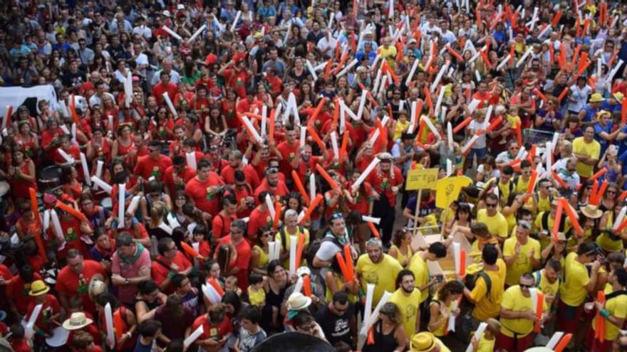 La Plaça de l&#039;Ajuntament de la Bisbal d&#039;Empordà abans de l&#039;inici de la cercavila de Festa Major dels darrers anys