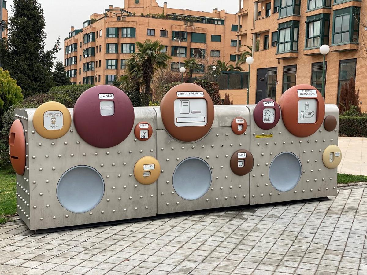 Ejemplo de punto limpio urbano, en Madrid