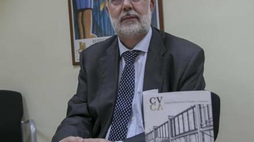 Vicente Pascual: «Elche es referente por la saturación de los juzgados»