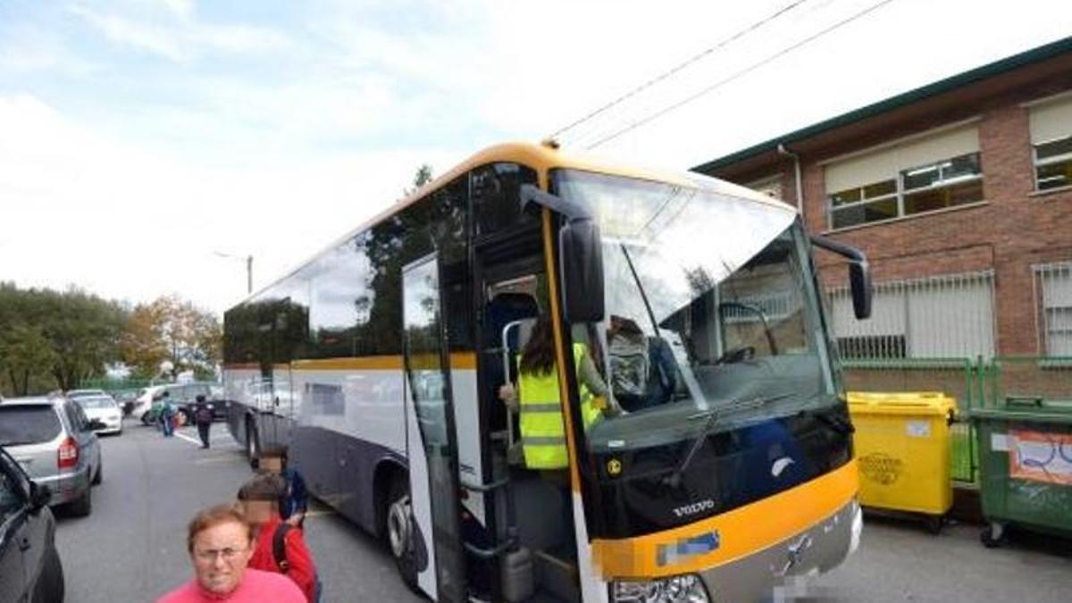 Un autobús en Poio