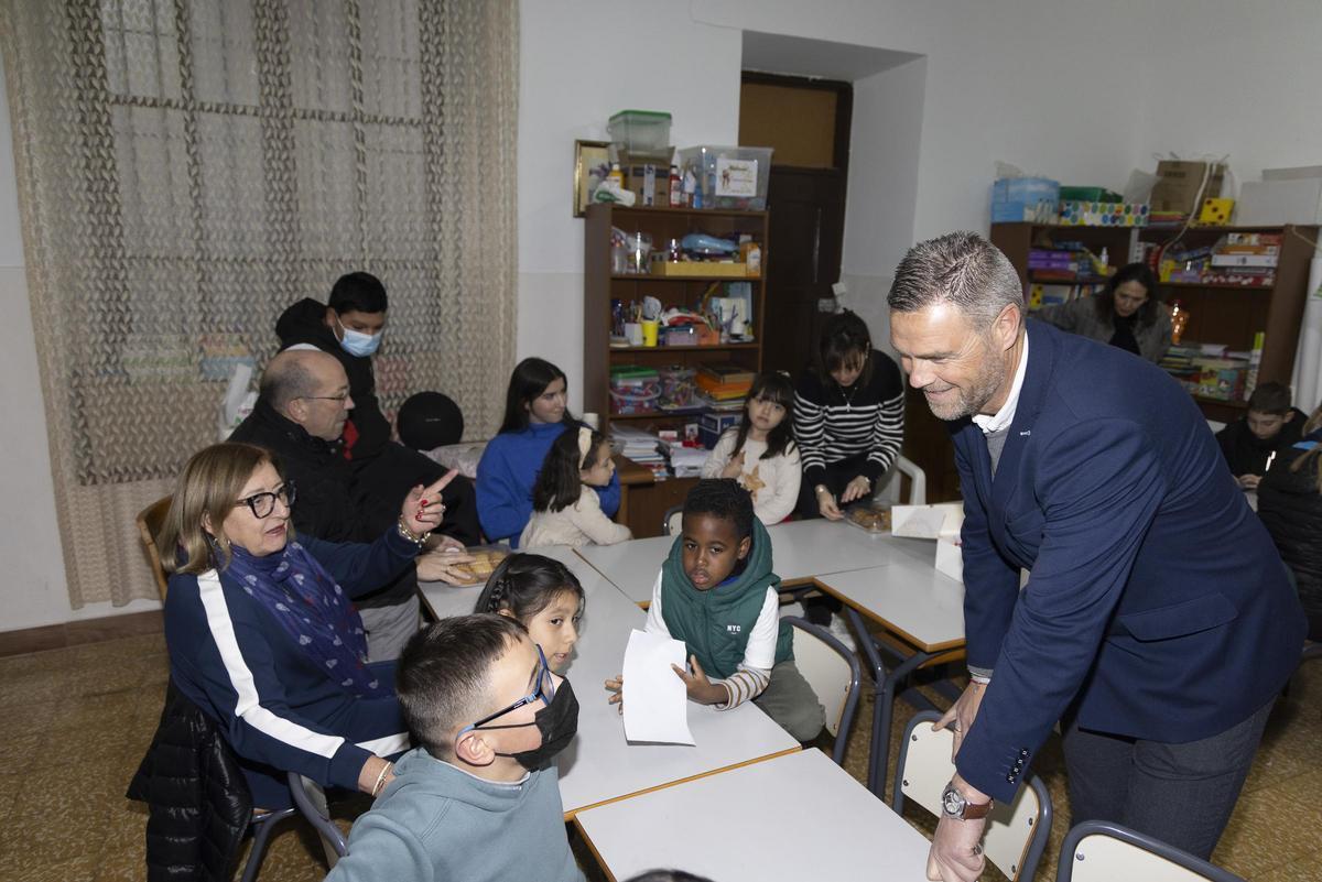 Visita al proyecto 'Infancia' de Cáritas