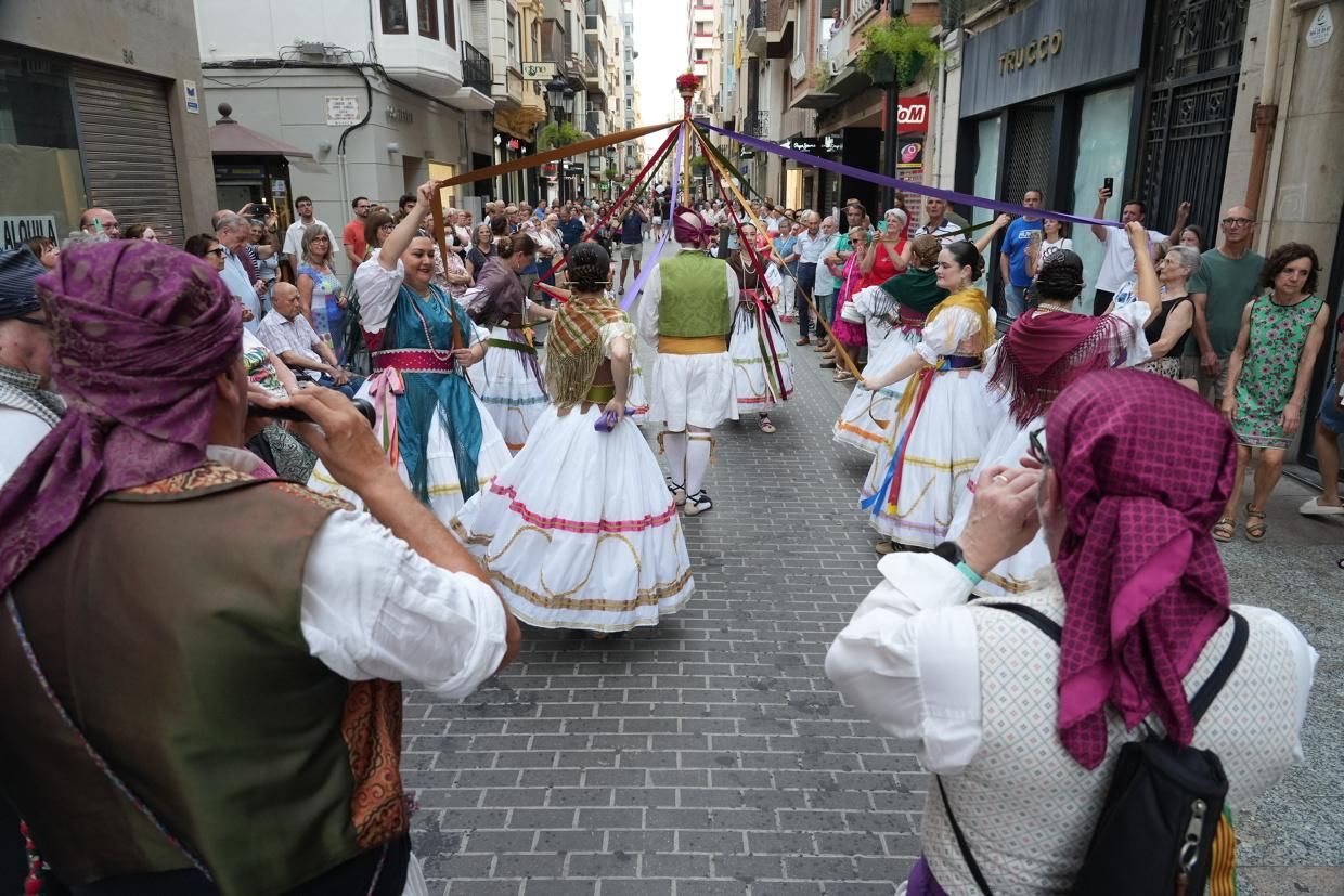 Castelló recibe con honores al Santísimo en la procesión del Corpus Christi