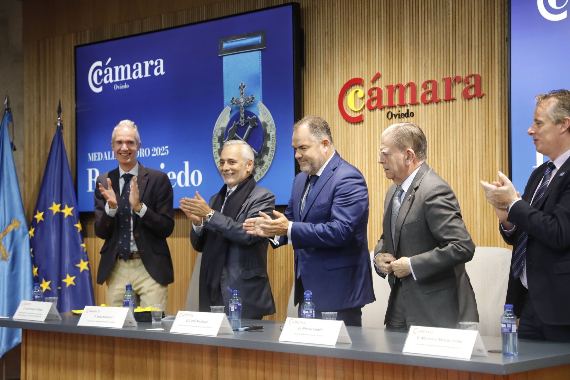 Así fue entrega de la Medalla de Oro de la Cámara de Comercio de Oviedo al Real Oviedo