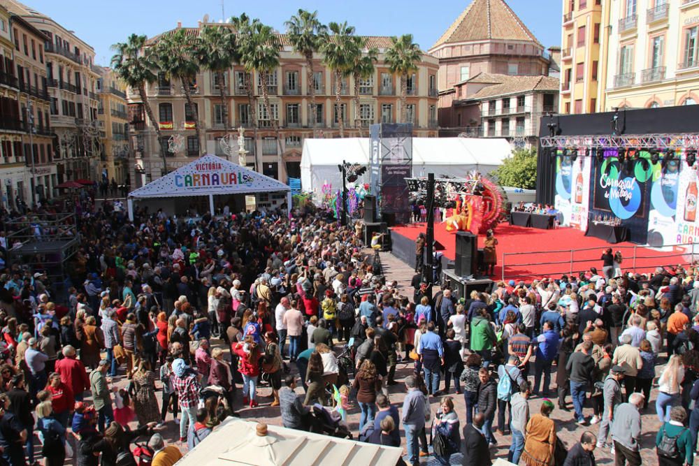 Las familias y los niños disfrazados toman las calles del centro de Málaga el primer domingo de Carnaval.