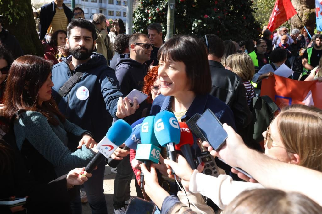 Miles de gallegos reivindican mejoras en la sanidade pública en Santiago