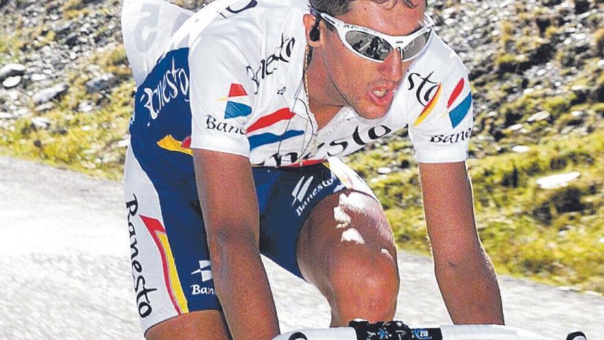 ‘El Chava’ Jiménez, en el Pla de Beret durante la Vuelta a España de 1999. |  // EFE/MONDELO