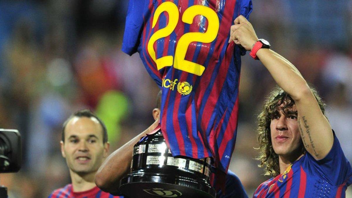 Carles Puyol levantó infinidad de títulos, y en muchos de ellos tuvo gestos impecables, como éste hacia Abidal