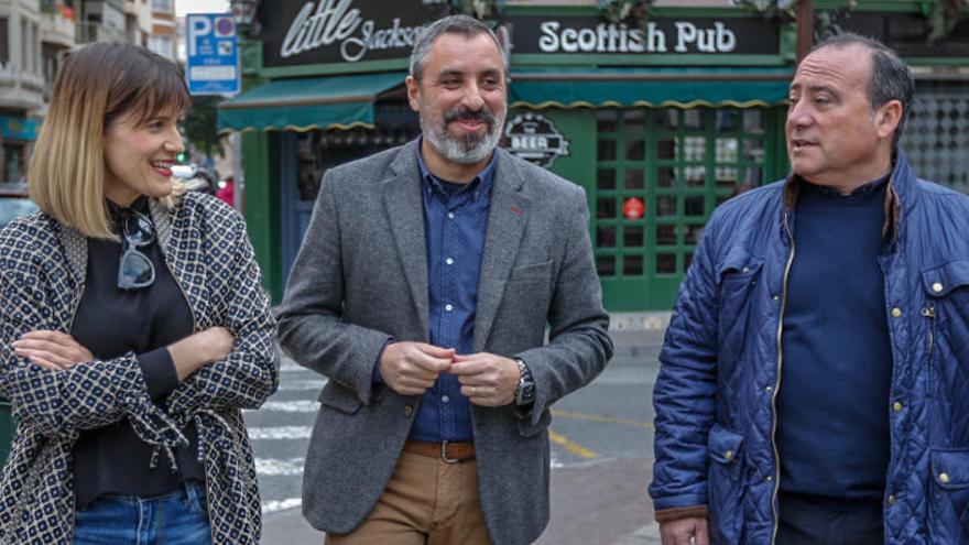 Vicente Granero, en el centro, con Erica Sánchez y Justino Delgado.