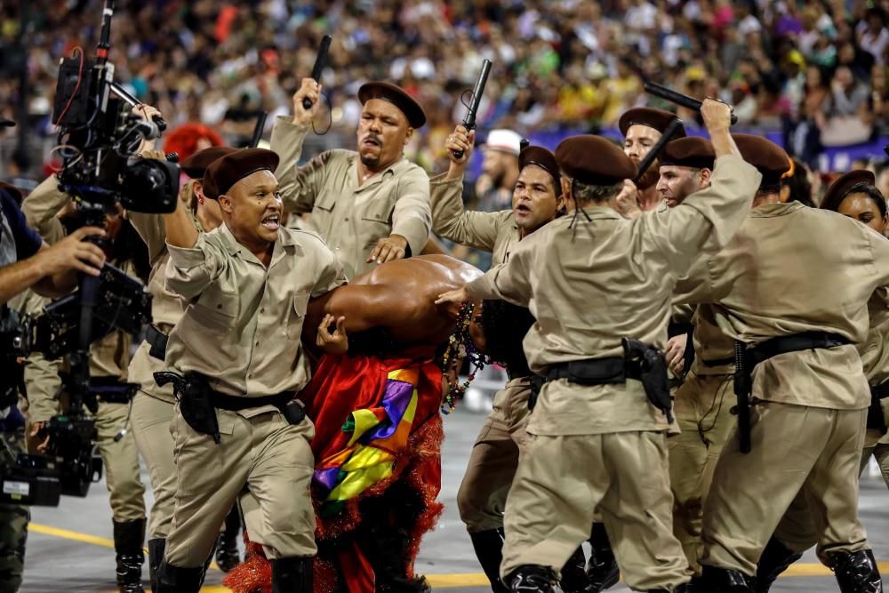 Arranca el Carnaval en Brasil al ritmo de samba.