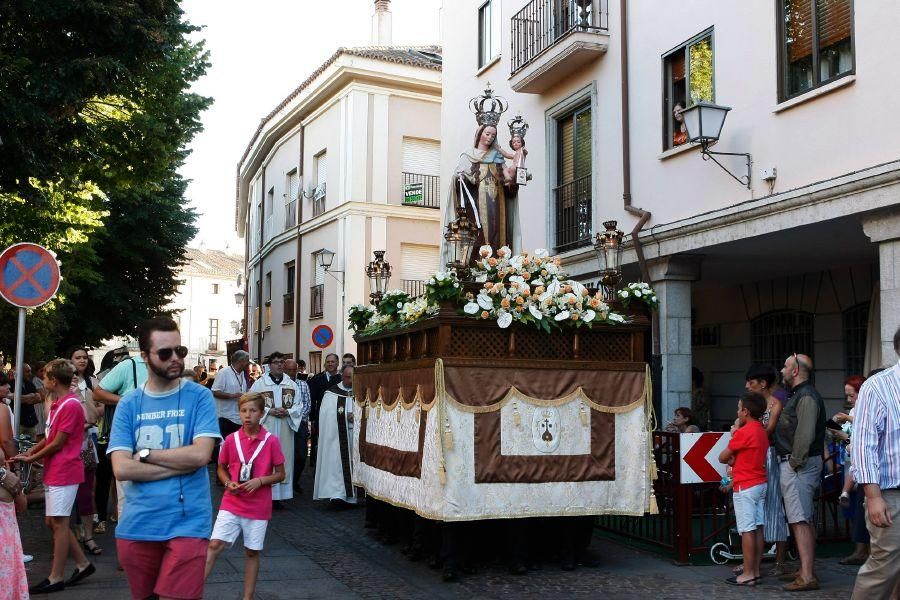 La procesión del Carmen toma el casco antiguo